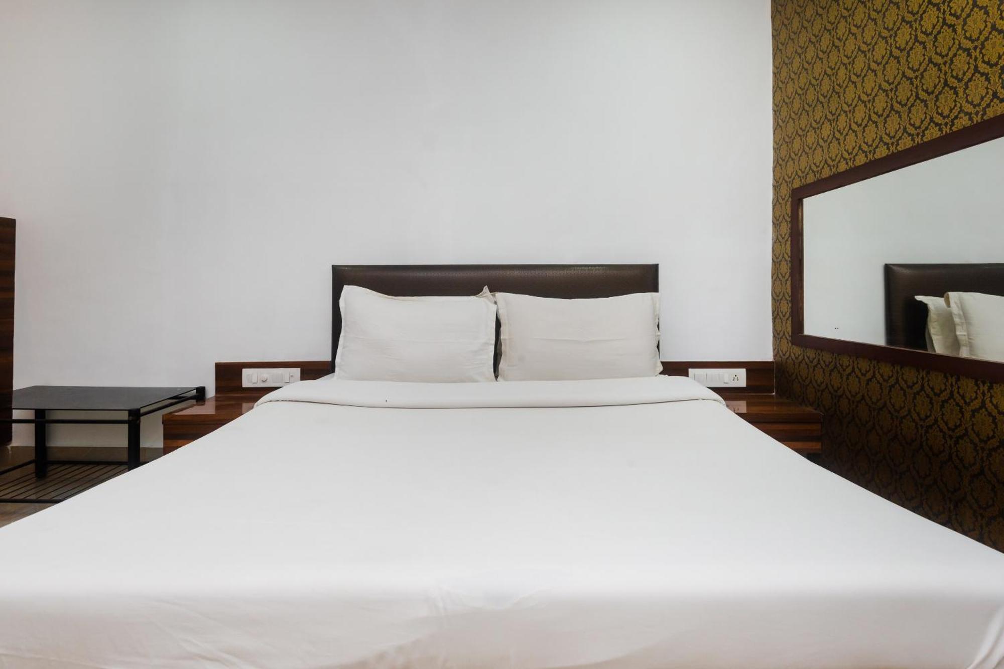 Oyo 37530 Selfie Dhaba Hotel Sasupada Ngoại thất bức ảnh